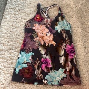 Calia by Carrie Underwood S printed tank